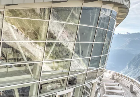 Iplus - iplus_header.jpg