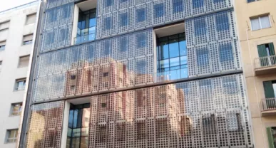 Fachada del edificio Hines, en Barcelona, desarrollada por Tecalum Sistemes